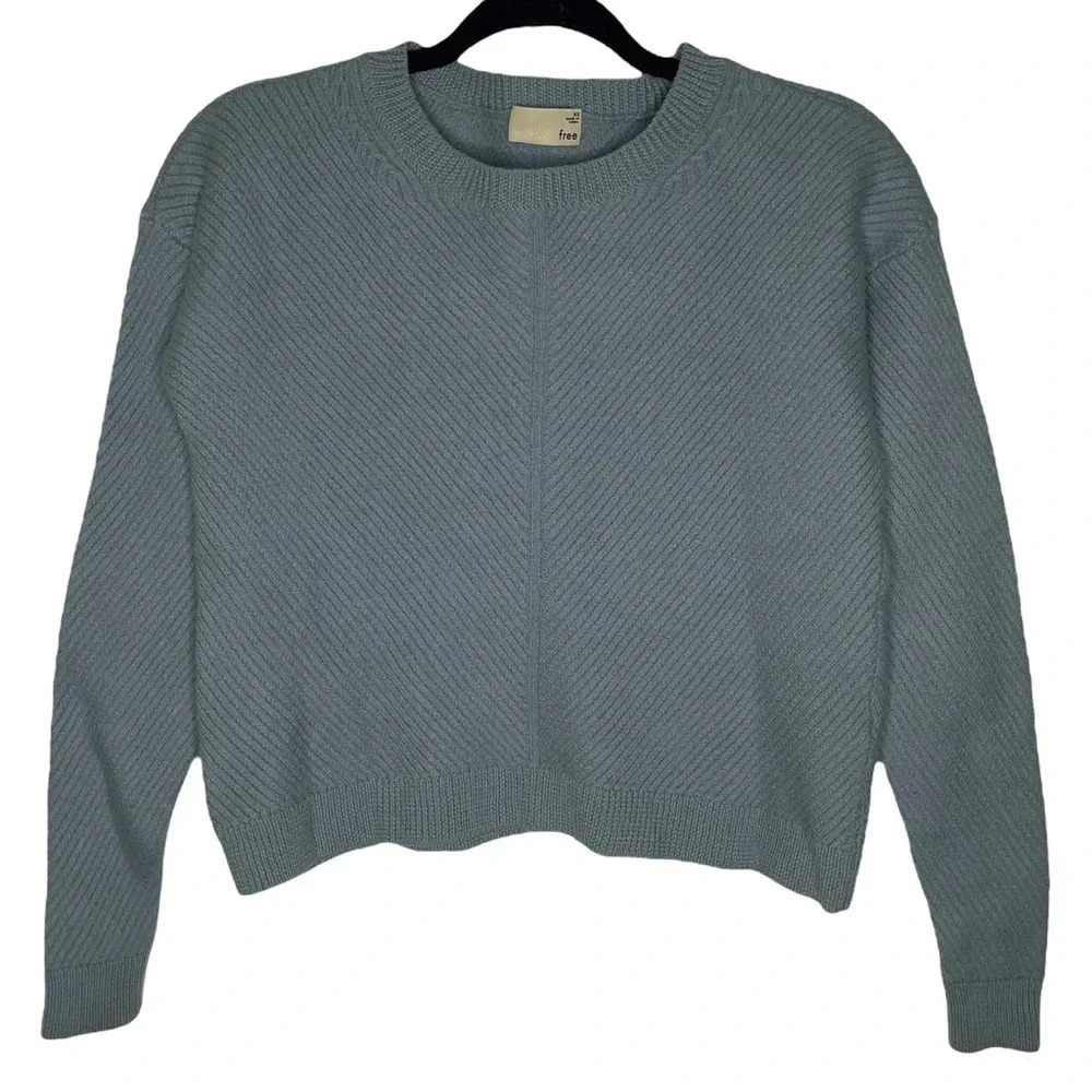 Wilfred Crewneck Sweater in Light Dusty Blue